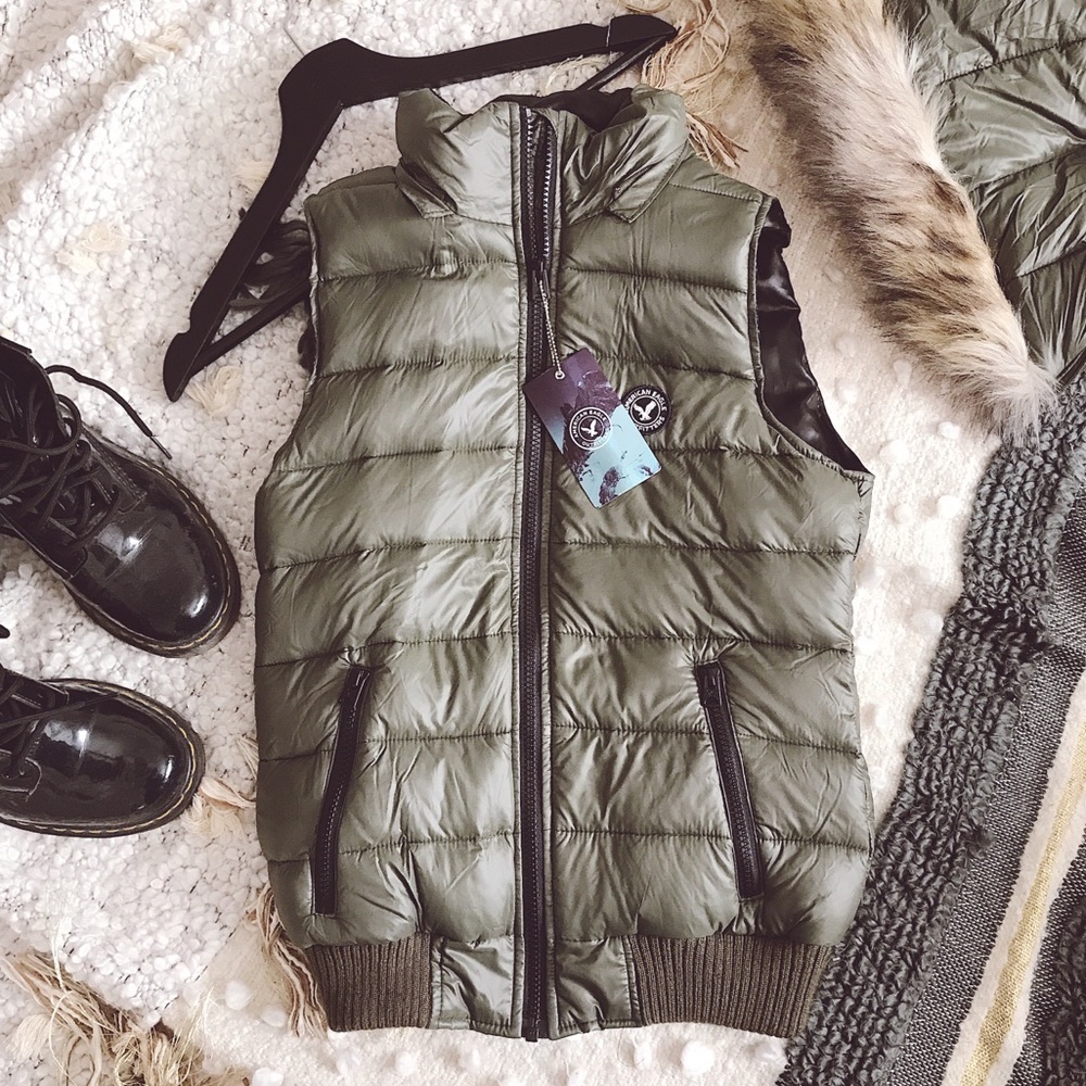 NWT AEO Puffer Vest